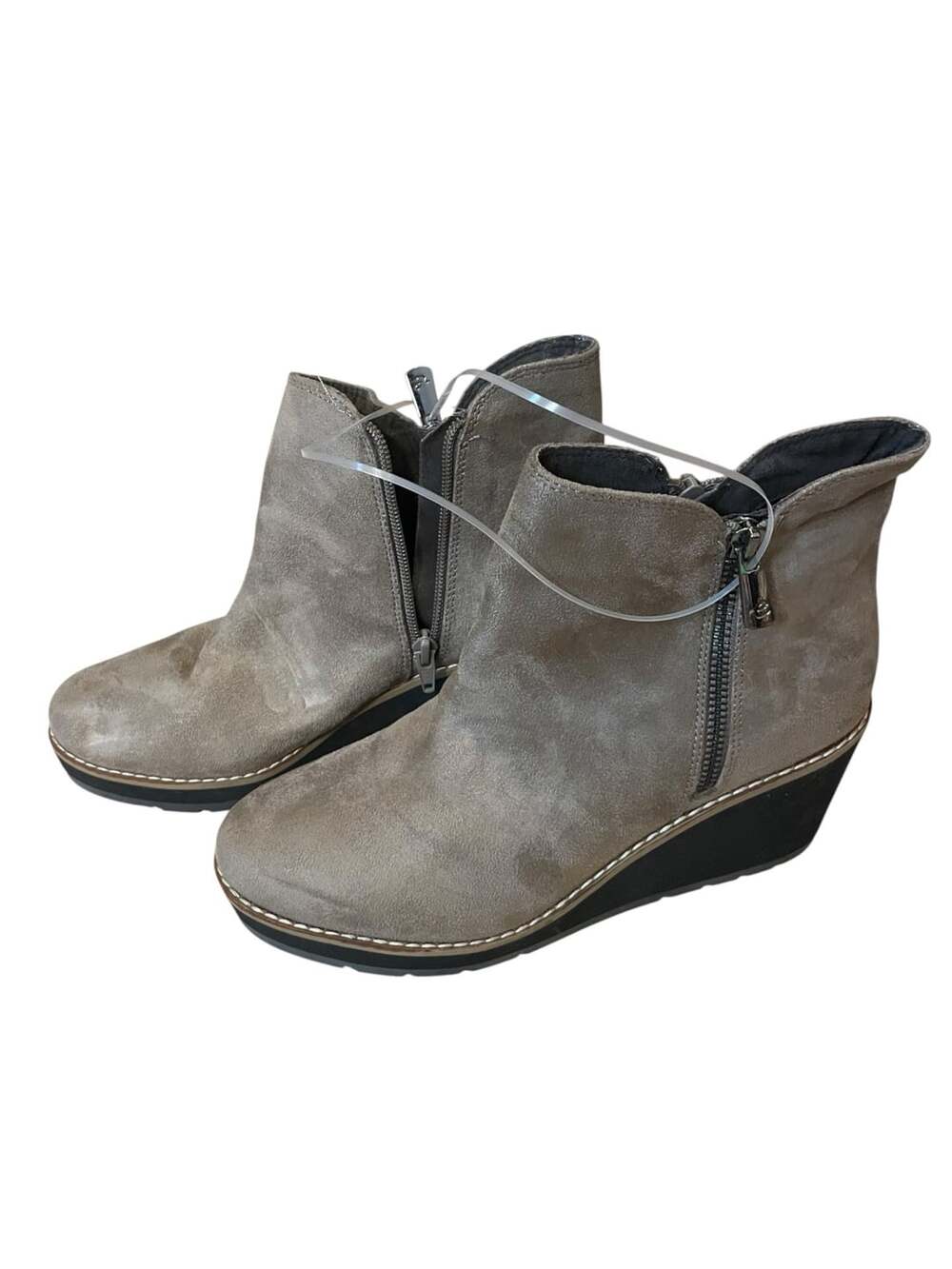 NEW Easy Spirit Jayda Wedge Booties Size 8M Taupe Suede Side Zip Ankle
